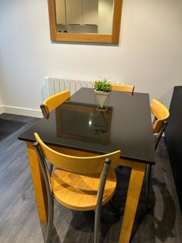 Stunning Flat With Parking Free Near Sutton Station Apartment Cheam Ngoại thất bức ảnh