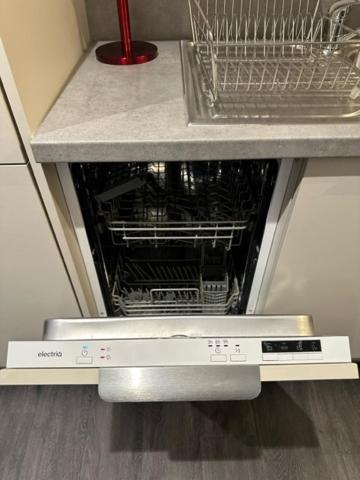 Stunning Flat With Parking Free Near Sutton Station Apartment Cheam Ngoại thất bức ảnh