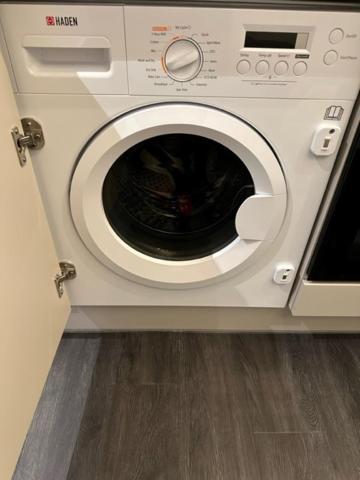 Stunning Flat With Parking Free Near Sutton Station Apartment Cheam Ngoại thất bức ảnh